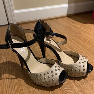 Rock and Republic pumps